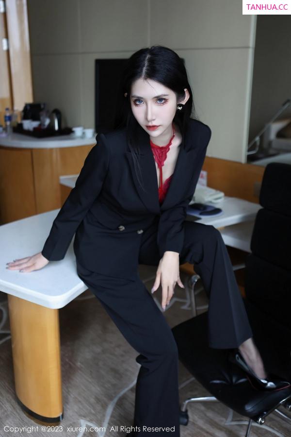 林依娜  [XiuRen]高清写真图 2023.03.13 No.6402 依娜Yina 美腿新人第12张图片